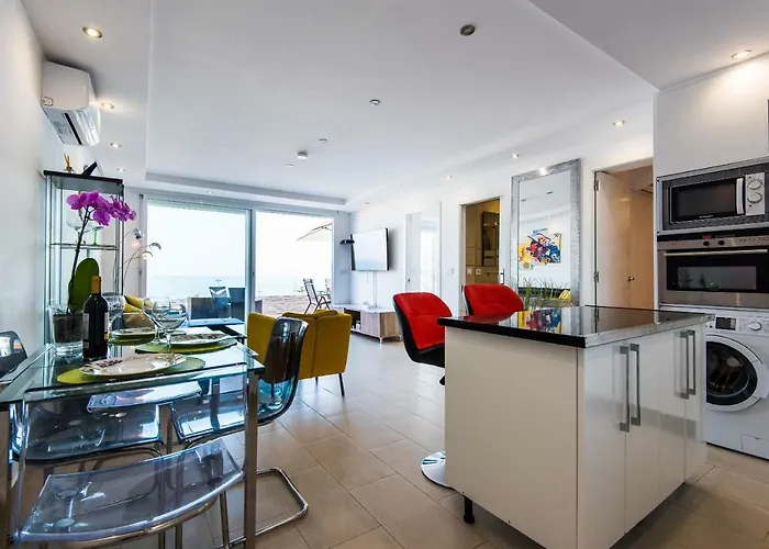 Seashore Stunning Apartment *